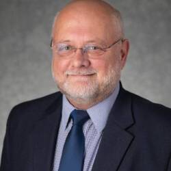 Professor Scott Rood contributes to an article about solo travel